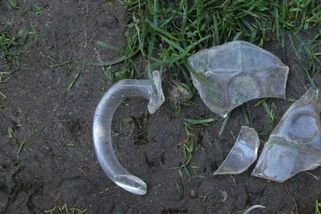 Na zábavě v Jihlavě se lísal k cizí ženě. Její muž mu rozbil čerstvě načepovaný půllitr o čelo - Novinky