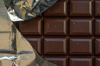 Chuť americké čokolády je pro Evropany nezvyklá. Klíčovou roli hraje kyselina máselná - Médium.cz