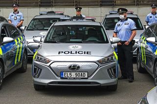 Armáda i policie odmítají elektroauta, v Bruselu chtějí vyjednat výjimku - Novinky