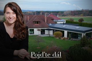 Překrásný dům mezi poli: Známá česká návrhářka může i v zimě skočit do bazénu rovnou z obýváku