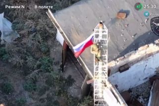 Rusové vyvěšují vlajky ve Vuhledaru - Novinky