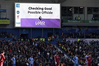 Stop pro VAR. Přes tři čtvrtiny fanoušků klubů Premier League jsou proti videu - Sport.cz