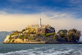 Trump žádá 152 milionů dolarů na znovuotevření věznice Alcatraz - Seznam Zprávy