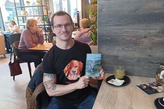 Chtěl být po tátovi fotbalistou, jenže se zranil. Žil všelijak, na hraně. Vysvobodilo ho až psaní - Novinky