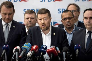 Europoslanec za vládní SPD šíří válečnou propagandu íránského islámského teroristického režimu - Médium.cz