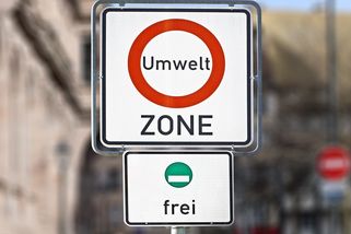 Dálniční známka v cizině nemusí stačit. Přibývá zón s povinnou ekoplaketou - Seznam Zprávy