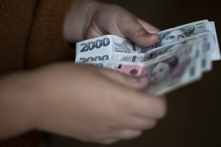 Téměř polovina Čechů splácí půjčku. A pětina už ví, co je exekuce - Seznam Zprávy