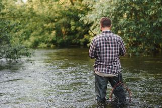 Svéráz protekčního rybolovu. Jak funguje systém VIP rybářských povolenek - Seznam Zprávy