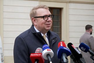 Přes půl milionu státních a veřejných zaměstnanců dostane přidáno, rozhodla vláda - Novinky