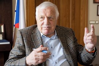 Prezident Klaus a pero. Kuriózní incident před patnácti lety obletěl svět - Novinky