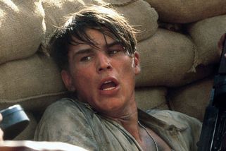 Legendární režisér hlásí návrat. Provokativní Oliver Stone natočí drama s Joshem Hartnettem