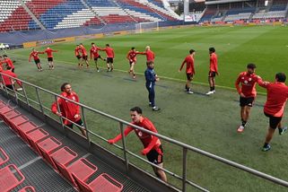 Fotbalový trpaslík věří proti Česku v zázrak. I Nedvěd před ním varoval - Sport.cz