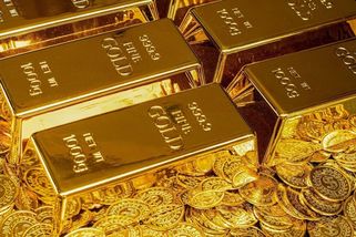 Francouz při kopání bazénu na zahradě narazil na 17milionový zlatý poklad. Mohl si jej nechat - Novinky