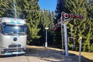 Řidič kamionu na Šumavě strhl kvůli fotce část lanovky - Novinky