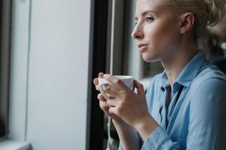 Pracujeme půl roku pro stát, ale na rozbitých silnicích ani předražených energiích to není znát - Médium.cz