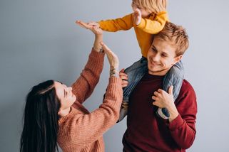 Proč klesá porodnost v Česku – a proč to není jen o dětech - Médium.cz