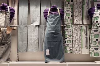 Kdo přijde do IKEA 13. září v zástěře, dostane slevu na kuchyňské vybavení a výhody v restauraci