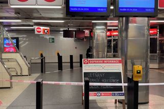 V pražském metru skočil člověk pod vlak, na místě zemřel - Novinky