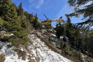 V Krkonoších se ze skály uvolnil kámen, padal 200 metrů a zasáhl turistu - Novinky