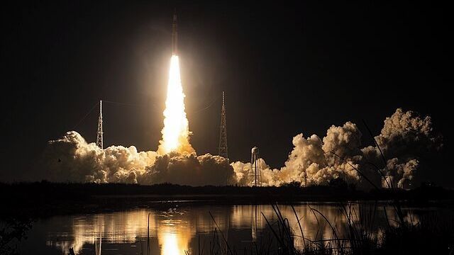 Energie z rakety Artemis by dokázala nabít 500 milionů chytrých mobilů. A nejen to - Médium.cz