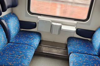 Absurdita Českých drah: Proč u pokladny platíme víc? Je to zneužívání seniorů a lidí bez mobilu - Médium.cz