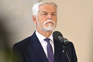 Útoky na Petra Pavla sílí. K šíření jeho údajných výroků přibyly lži o zdraví