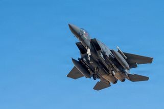 Sestřelený Američan přežil 24 hodin ukrytý v týlu nepřítele se zbraní v ruce - Seznam Zprávy