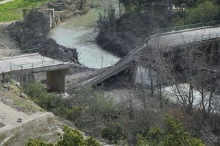 Izrael útočil v Libanonu, kde zničil další most přes řeku Lítání - Seznam Zprávy