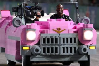 V Kladně postavili Elvisův Cadillac z Lega, o víkendu zazářil v Las Vegas - Novinky