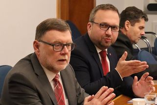 Ministerstva odmítla návrh nové koalice zmrazit platy politiků na pět let - Novinky