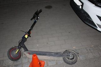 Opilá seniorka havarovala na elektrokoloběžce. Popíjela jsem víno, řekla policistům - Novinky
