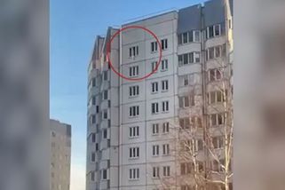 Batole v Petrohradu přežilo pád z desátého patra. Záchranu do roztaženého kabátu zachytila kamera - Novinky