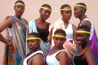 Než se dívka kmene Banyankole vdá, její teta musí nejprve otestovat mužnost a potenci ženicha - Médium.cz