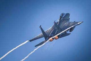 USA v Íránu zachránily letce ze sestřeleného letounu F-15 - Seznam Zprávy