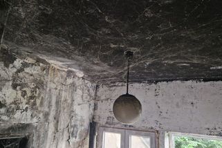 Plíseň, výkaly, vykopnuté dveře. Část nájemníků v Židenicích vrací radnici byty v žalostném stavu - Novinky