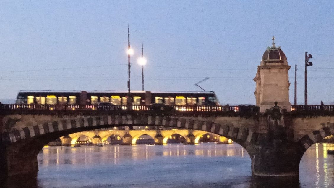 „Lítačka“ na Prahu je nedůstojně laciná. Dotuje ji i „venkov“? - Médium.cz