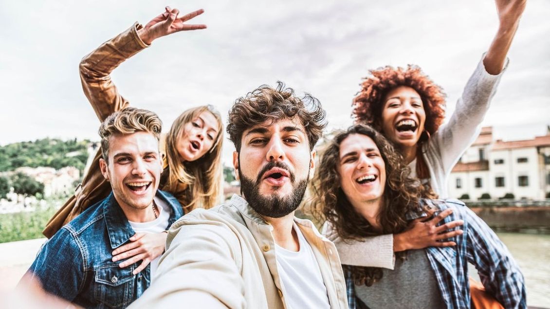 Míň si půjčují, odkládají sex, preferují lásku. Jak dvacátníci mění Česko - Seznam Zprávy