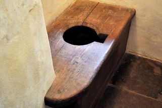 Představujete si středověkou Prahu jako romantickou? Z hlediska hygieny šlo o peklo na zemi - Médium.cz