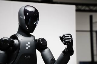 Jak v roce 2024 pokročili humanoidní roboti. Chodí v továrnách i mezi lidmi - Seznam Zprávy