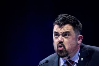 Kopl ho, dal mu facku a vyhrožoval smrtí. Cavali z...