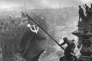 Rudá armáda při osvobozování Evropy znásilnila miliony žen, většinu v Německu - Médium.cz