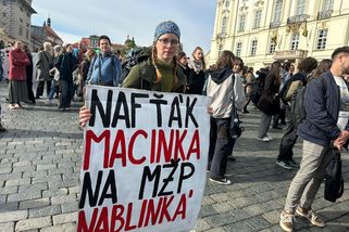 Nafťák Macinka na MŽP nablinká. Stovky lidí se sešly na demonstraci proti Motoristům