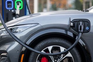 Na dluh rozjel byznys s nabíječkami. Nemá jedinou, ale slibuje úrok 17,5 % - Seznam Zprávy