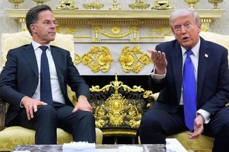 Neustále sprostě nadával. Politico popsalo bouřlivé jednání Trumpa s Ruttem - Novinky