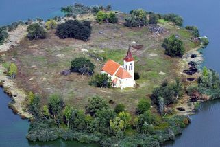 Sudety brzy literárně vytěžíme. Nová kniha s nimi ale pracuje šetrně - Seznam Zprávy