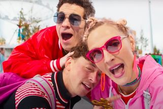 GLOSA: Vitacitem sjetá Barbora Poláková si na pouti střílí z prázdnoty diskohitů