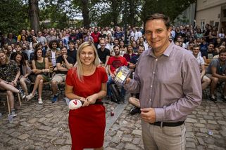 Podcast Vlevo dole vytáhl posluchače na Kampu. Nechyběl ani dozimetr - Seznam Zprávy