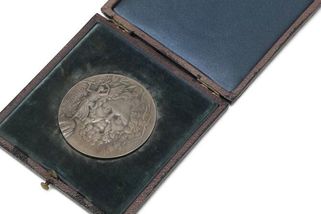 Medaile z první moderní olympiády v aukci. Je zlatá, ale stříbrná - Seznam Zprávy