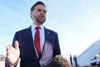 Najdi z toho cestu ven. Trump nařídil Vanceovi, aby ukončil válku s Íránem - Novinky