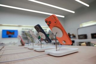 Do prodeje míří mobil s designem iPhonu za pětinu jeho ceny. I zapřísáhlí jablíčkáři jsou u vytržení